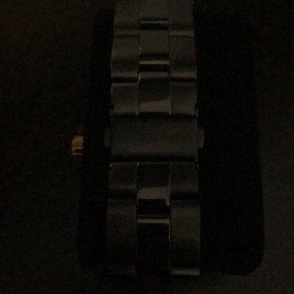 Watch - Picture 2 of 3